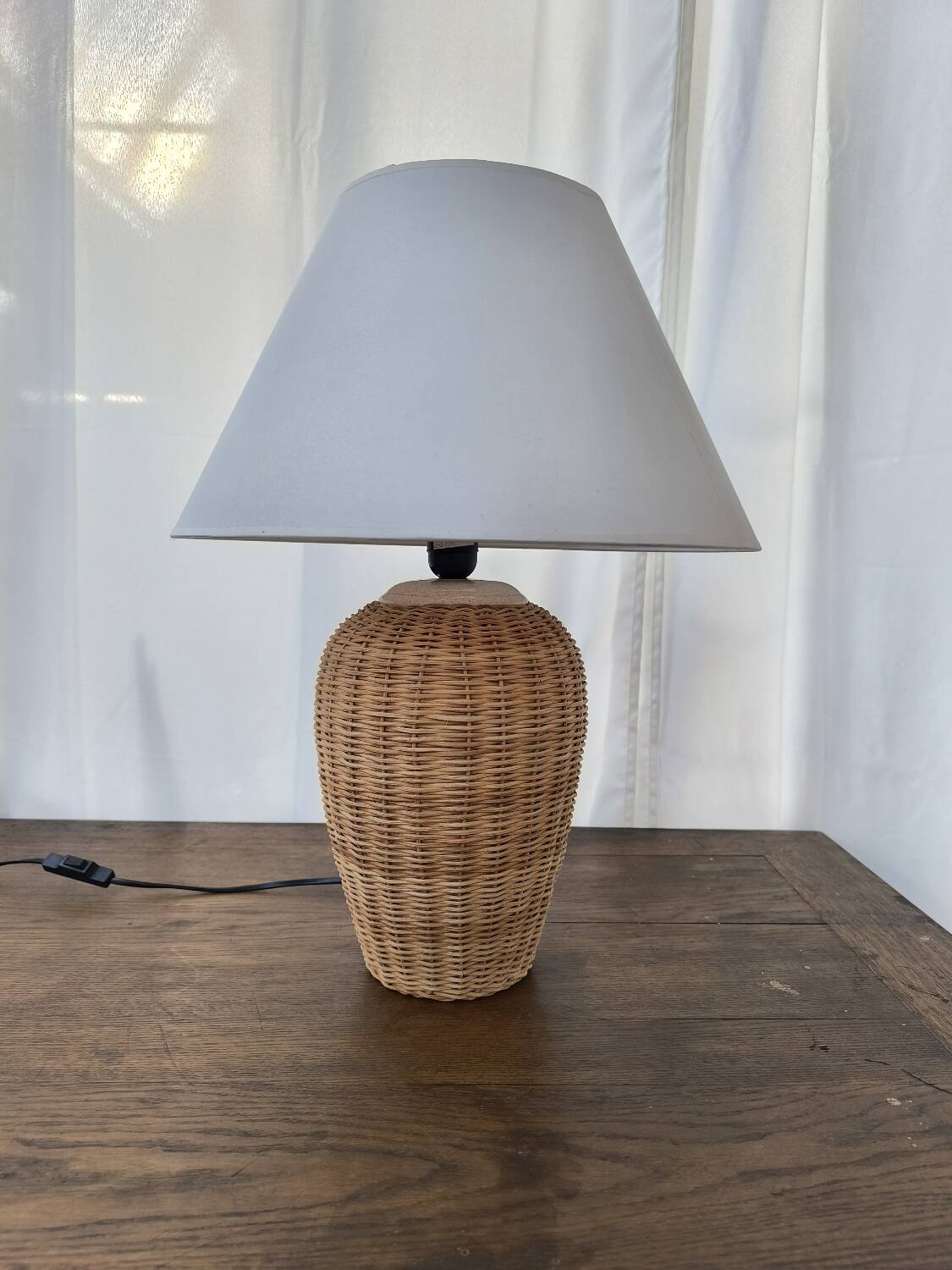 Wicker table lamp