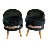 Chaises en bois et velours