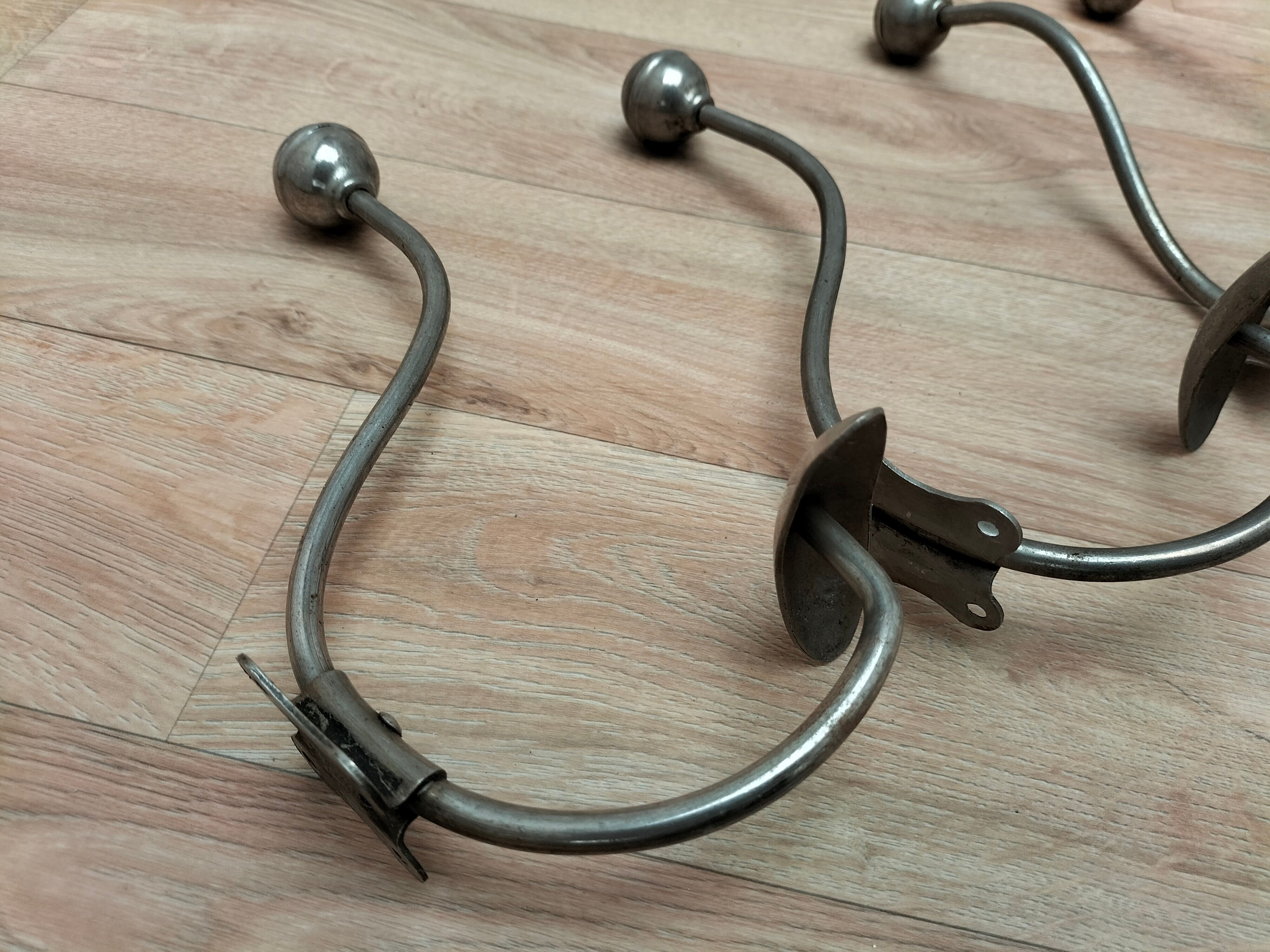 Series of 6 hooks