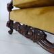Paire de fauteuils en noyer sculpté du XIXe siècle – motifs floraux – revêtement en velours