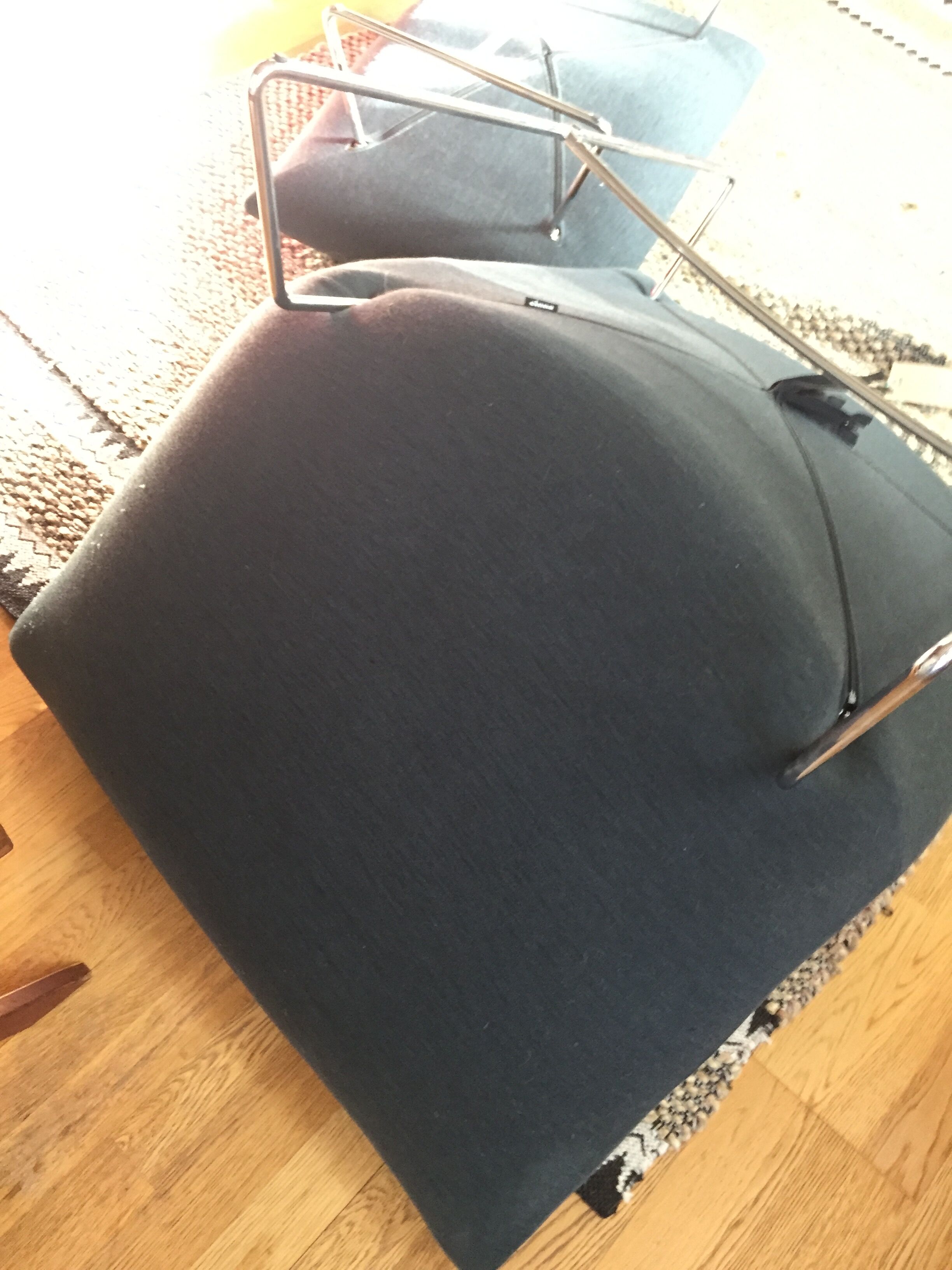 Fauteuil lounge et ottoman design Pascal Mourgue modèle Câlin pour Cinna