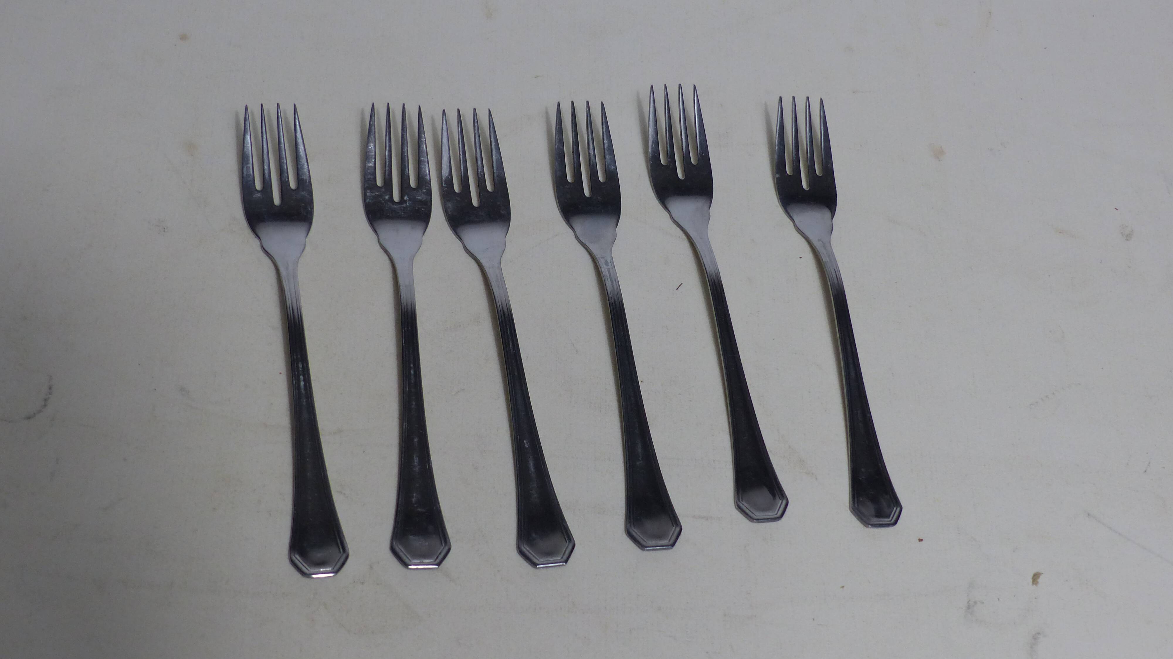 12 fish place settings