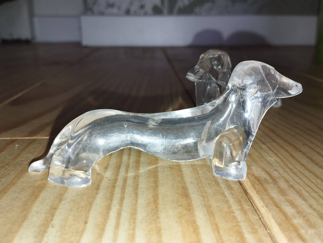 Set of 12 Danone knife rests – Dogs – Bakelite / hard plastic – Year
