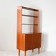 Bibliothèque scandinave vintage avec armoire et étagères