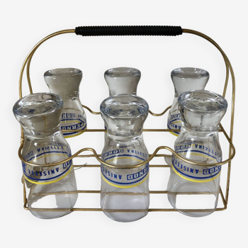 Lot 6 Pernod glasses and its display