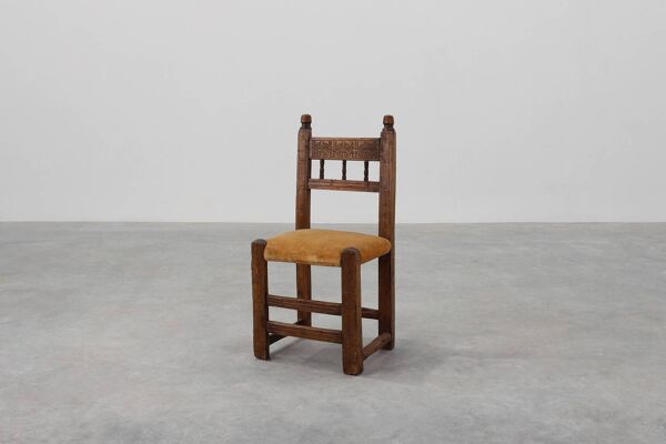 Chaise latérale en chêne sculpté à la main du 19e siècle avec siège en velours