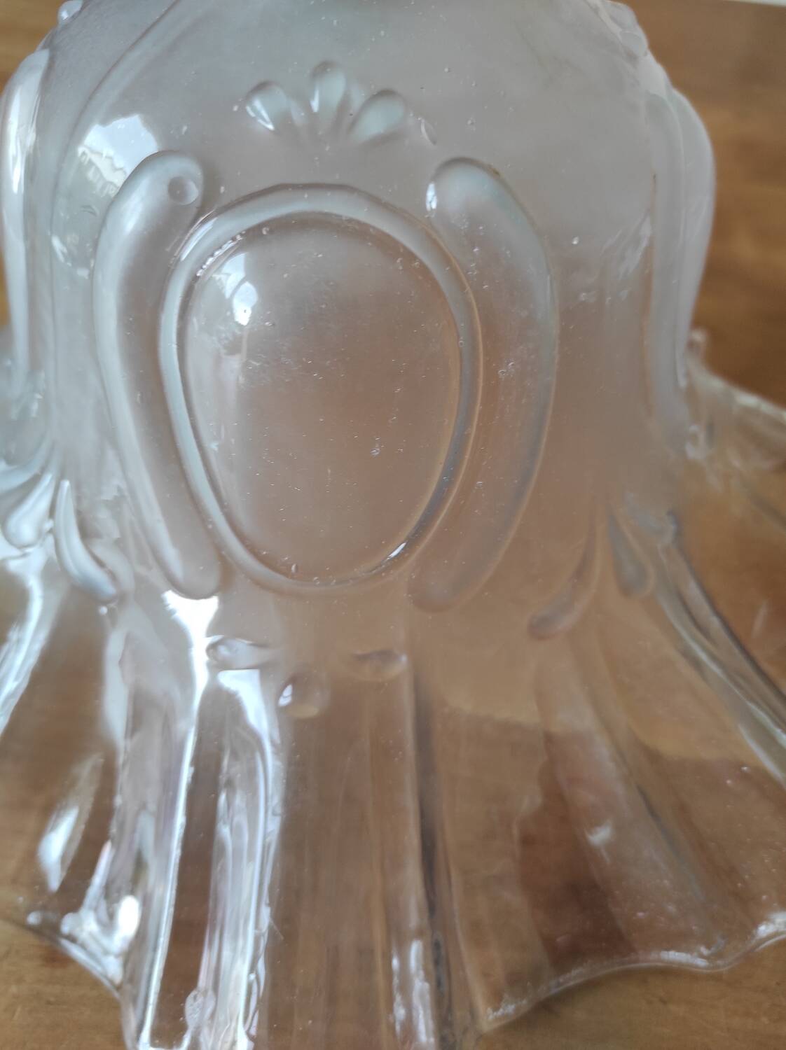 Abat-jour tulipe en verre transparent et translucide