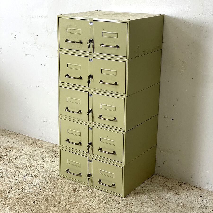 Set of 5 medical lockers