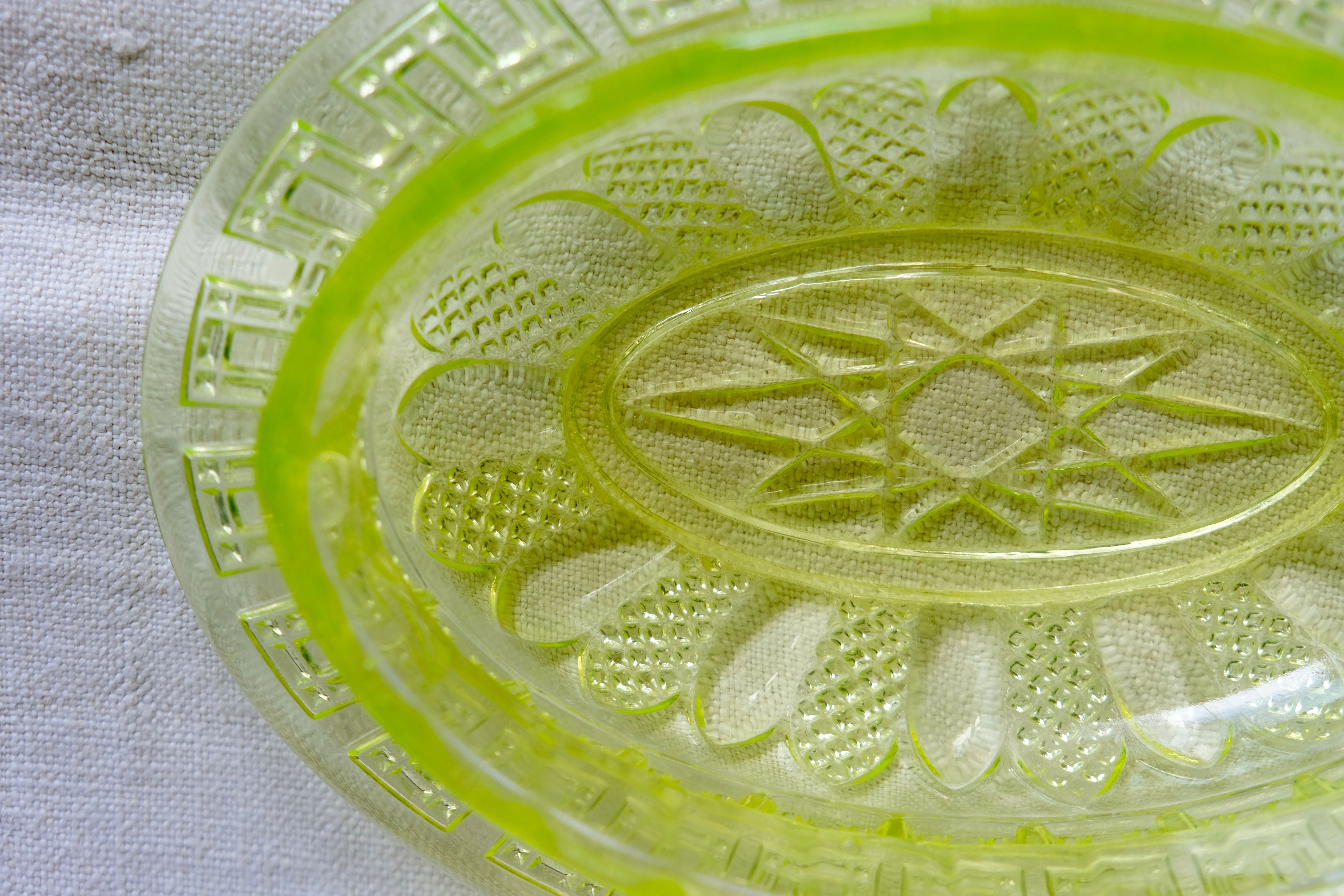 Fruit cup in yellow wealine moulded crystal 19th / 20th century