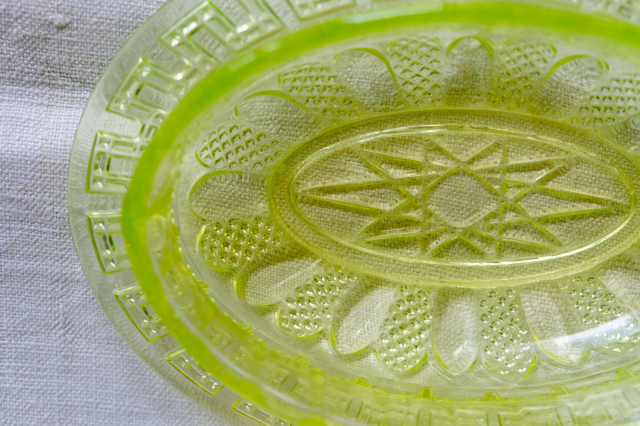 Fruit cup in yellow wealine moulded crystal 19th / 20th century