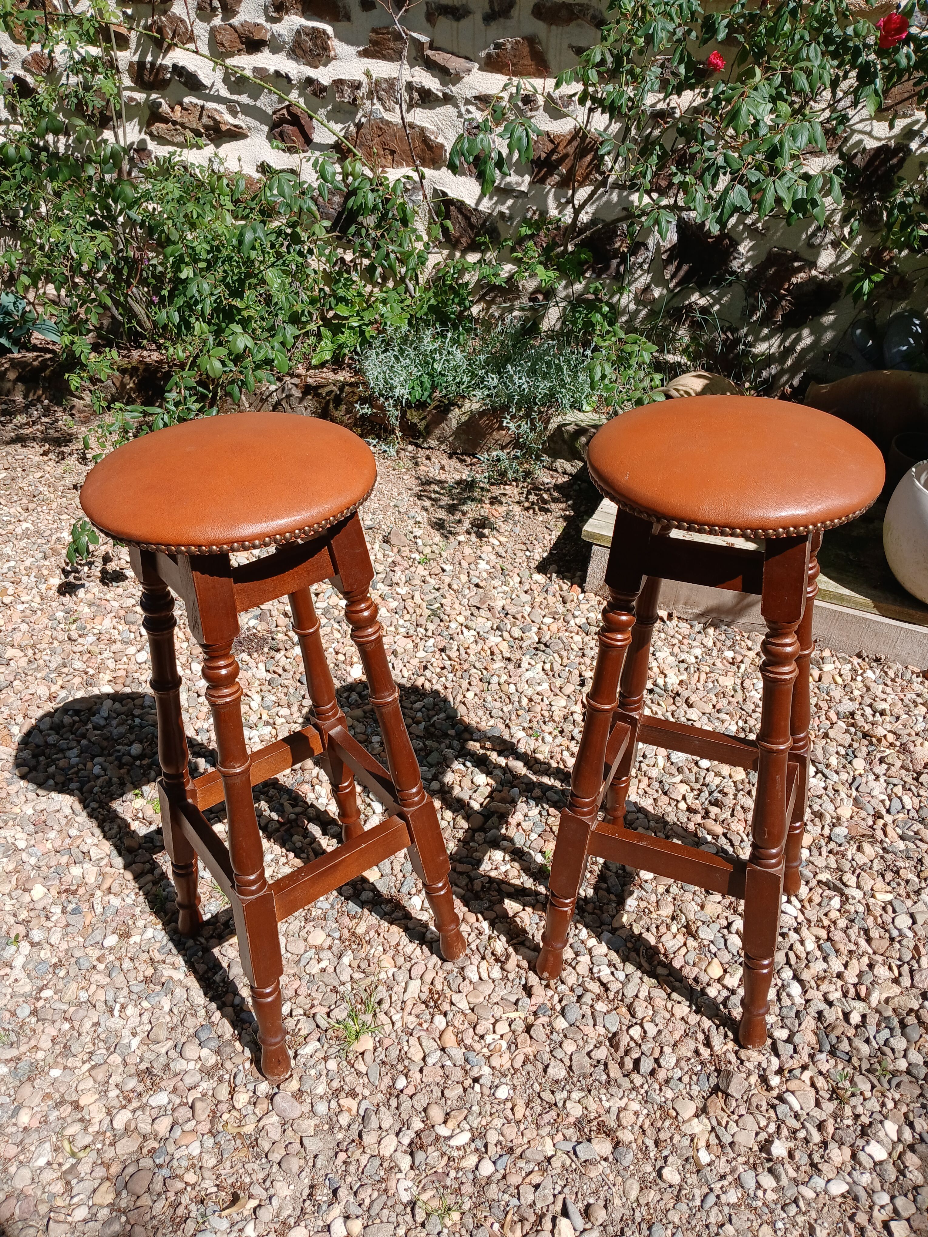 2 vintage bar stools