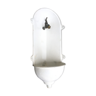 Fontaine d'angle en fonte émaillée du 19ème siècle avec robinet en laiton