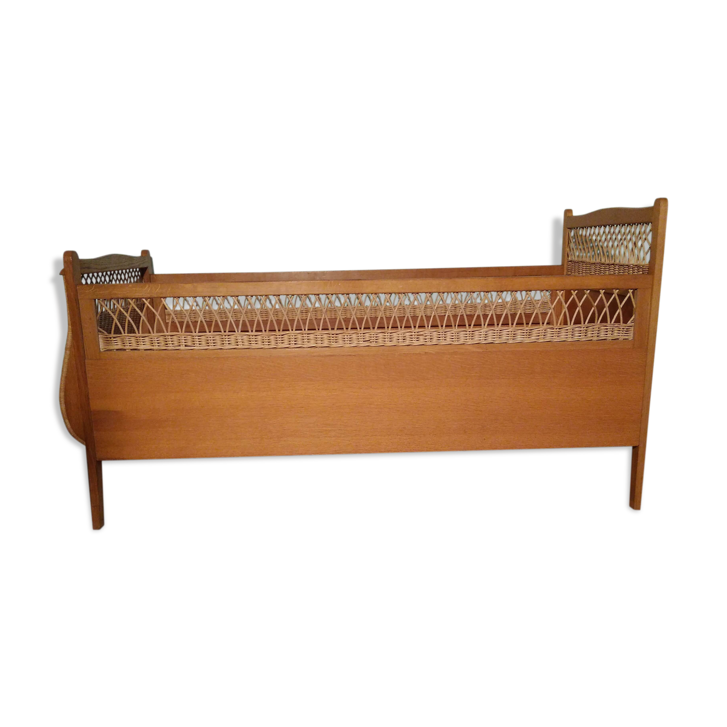 Children's bed wood and rattan feet compas vintage 60s