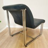 Fauteuil lounge vintage en cuir bleu marine : structure tubulaire chromée, style italien futuriste