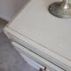 Commode Art Déco blanche patinée