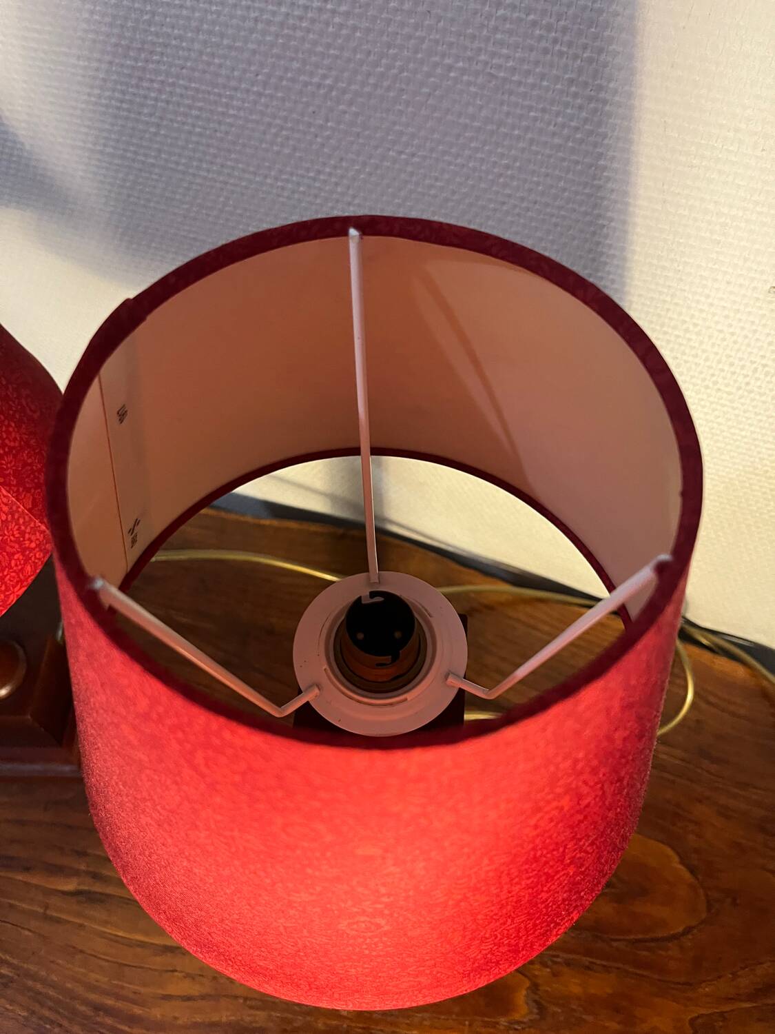 Paire de lampes colonnes en bois massif