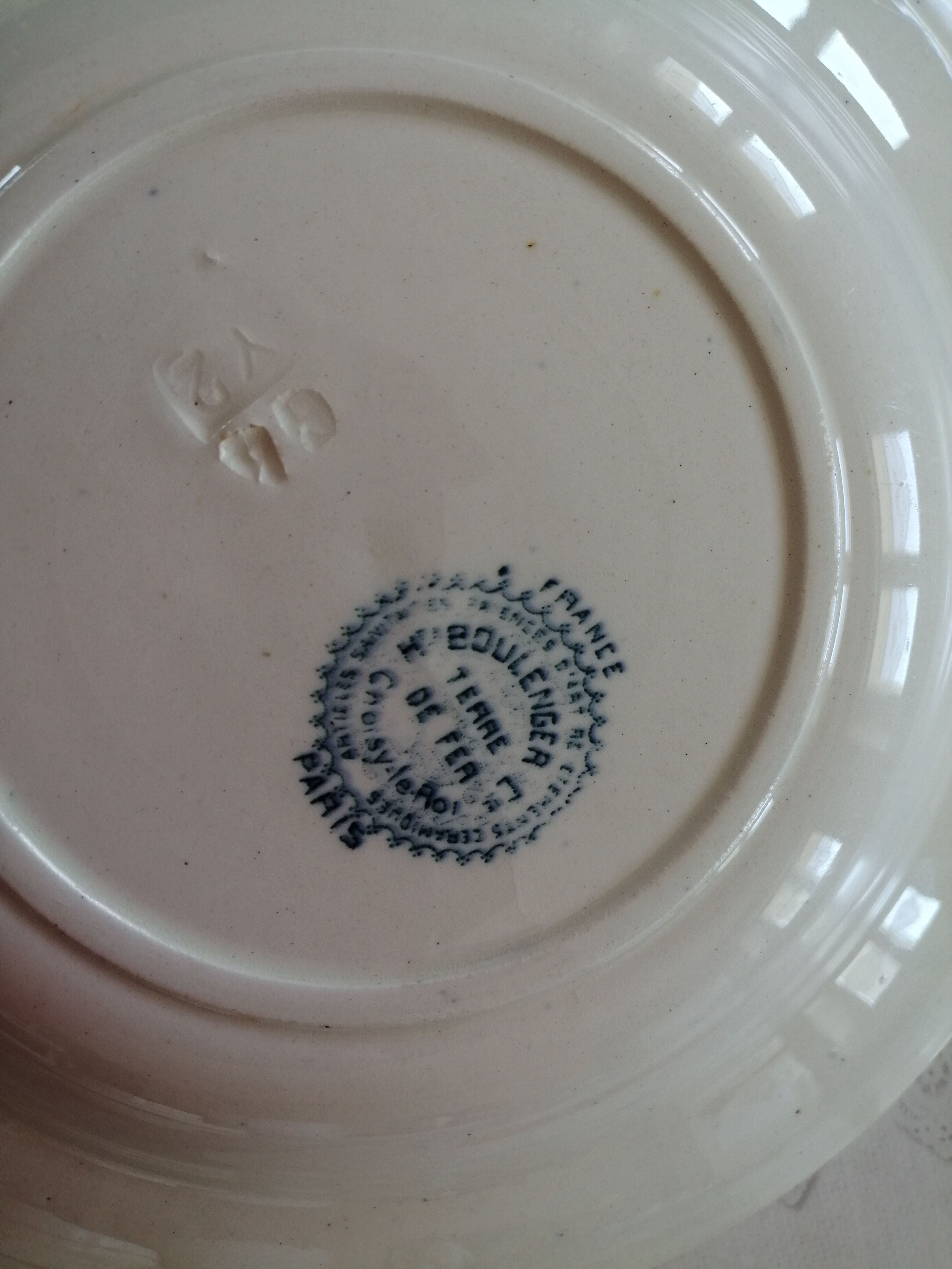 Hollow plates pink pattern, iron earth