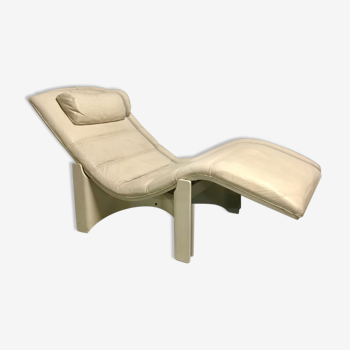 Leather chaise longue