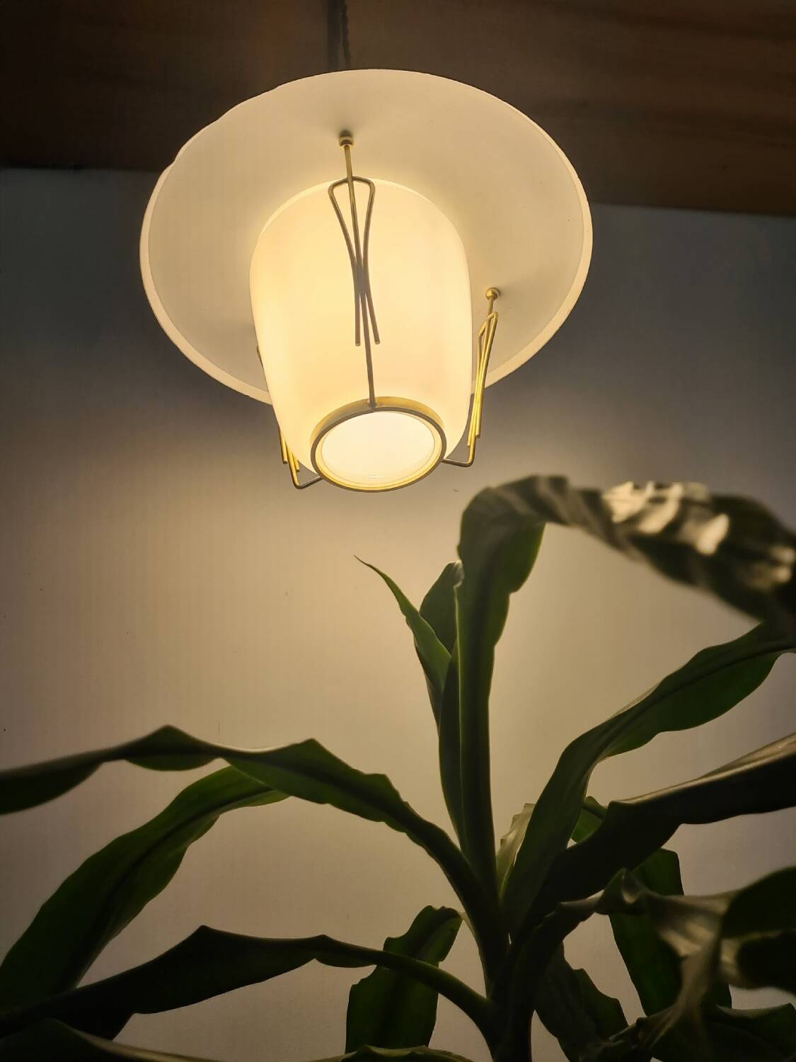 Vintage suspension sheet brass opaline glass