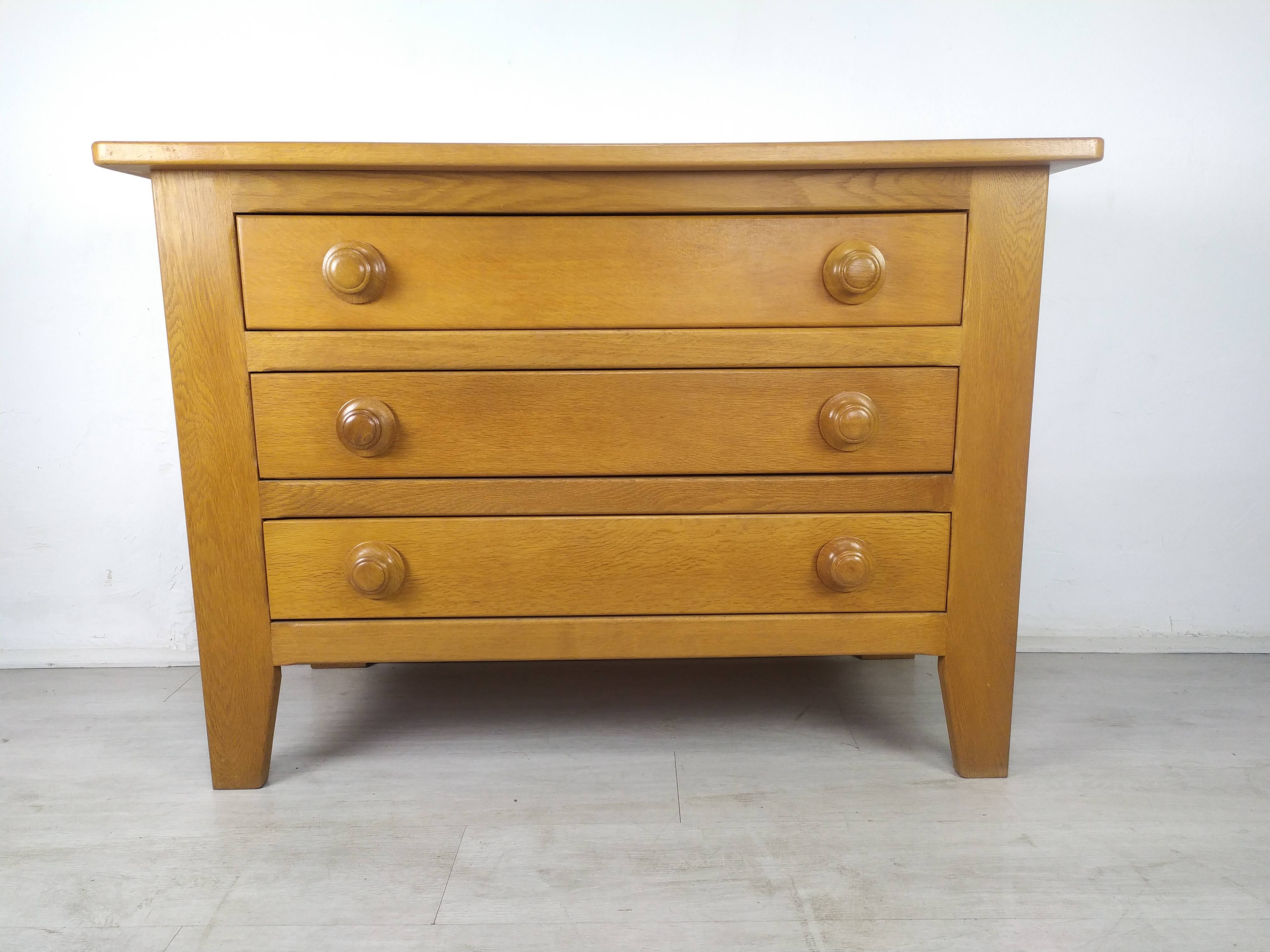 Vintage oak chest of drawers