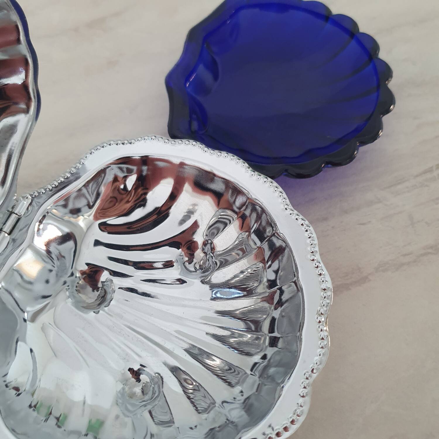 Beurrier coquillage Saint Jacques en inox et sa coupelle bleue