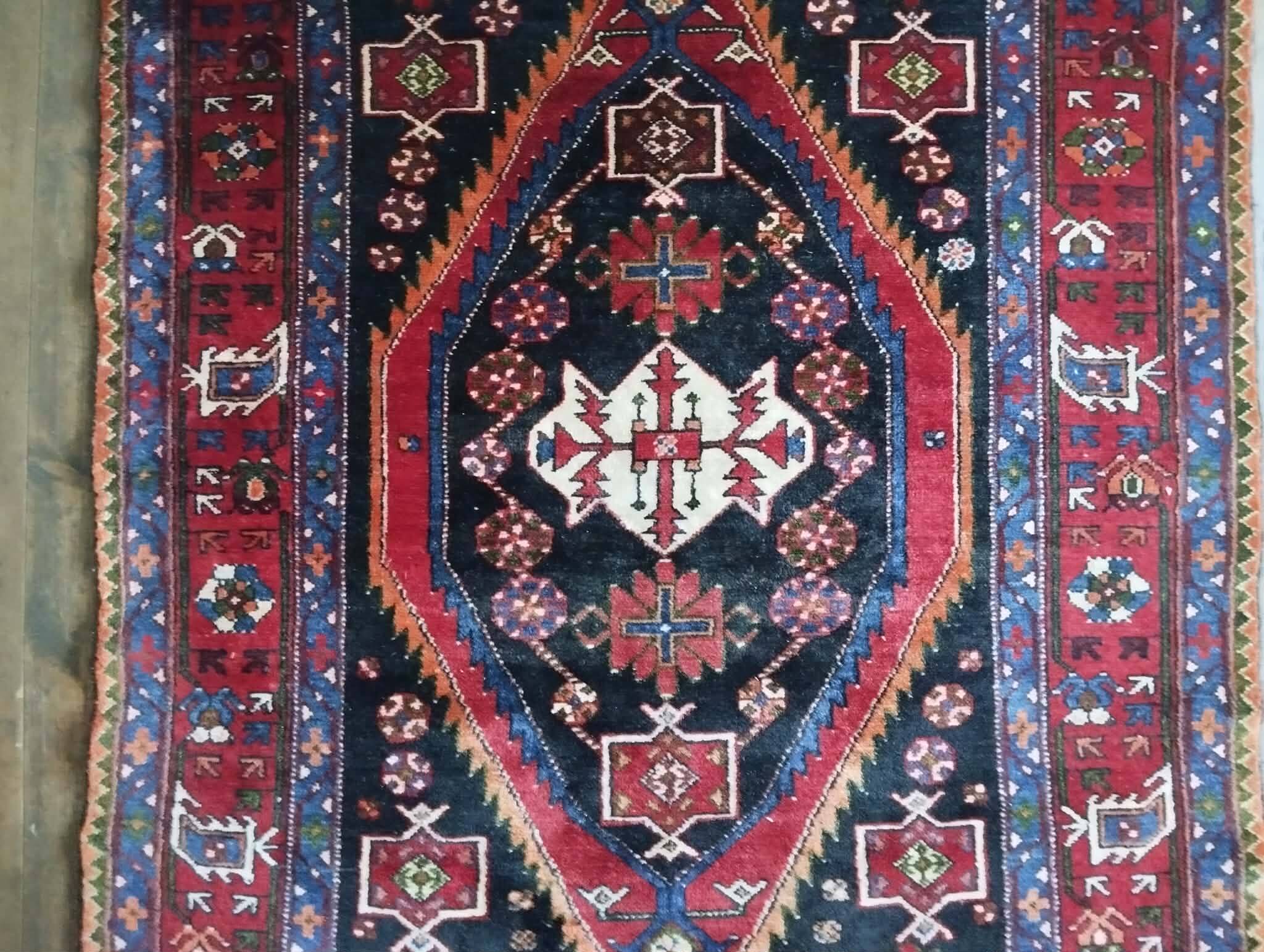 Handmade Mazlaghan Persian rug 192x134cm
