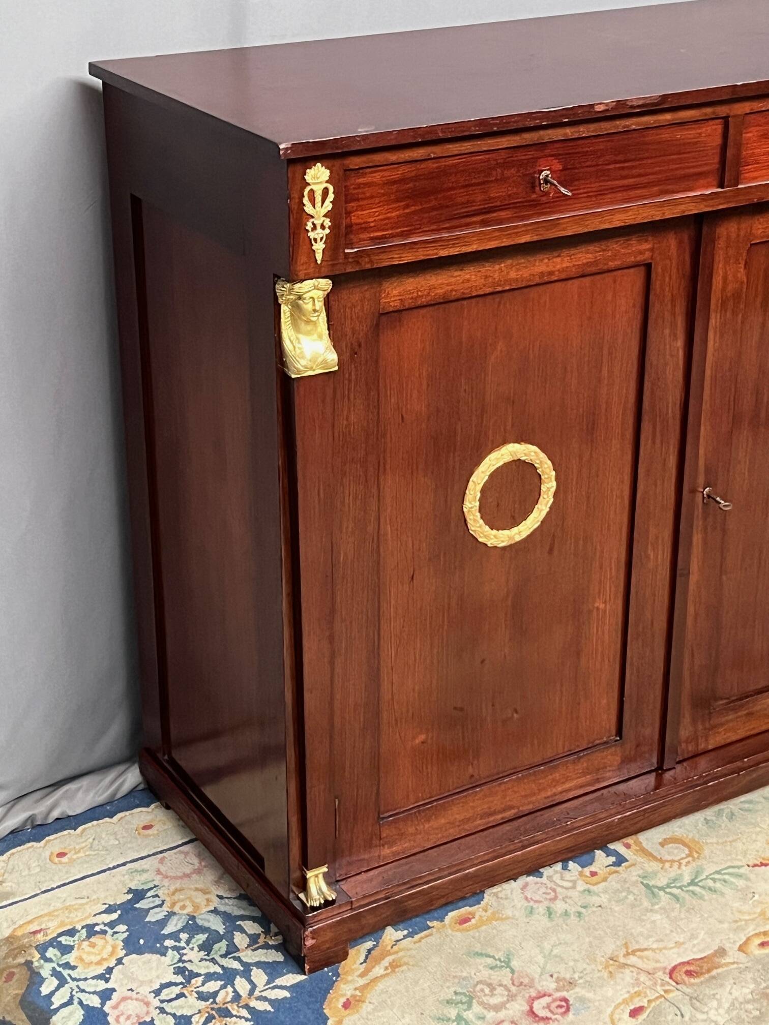 Commode de style Empire.