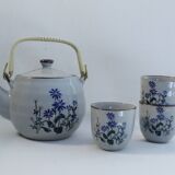 Tea set and 3 cups - floral motifs