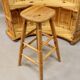 Comptoir de bar vintage avec ses 3 tabourets