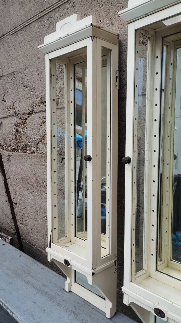 Paire de 2 anciennes petites vitrine en bois massif