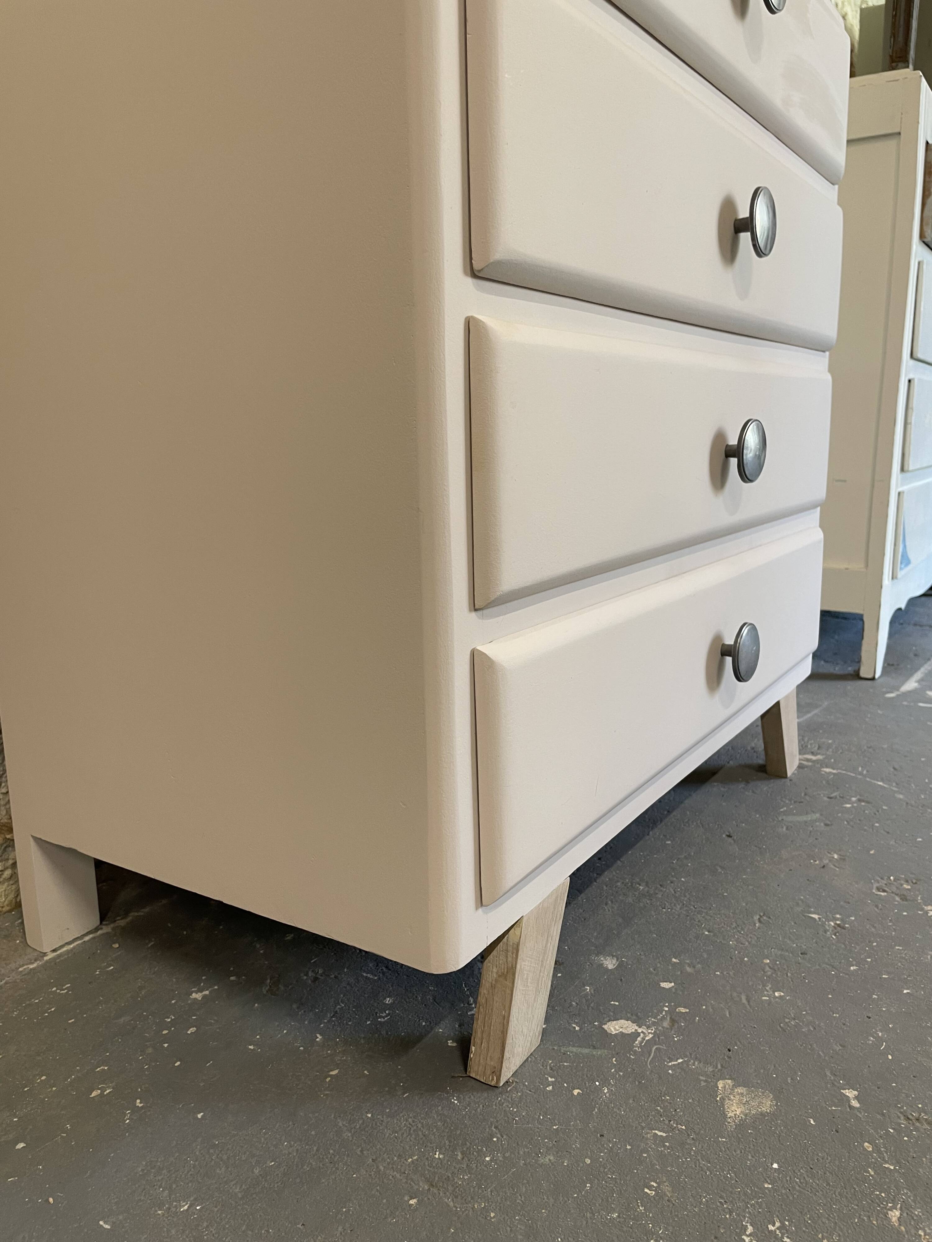 Vintage chest of drawers