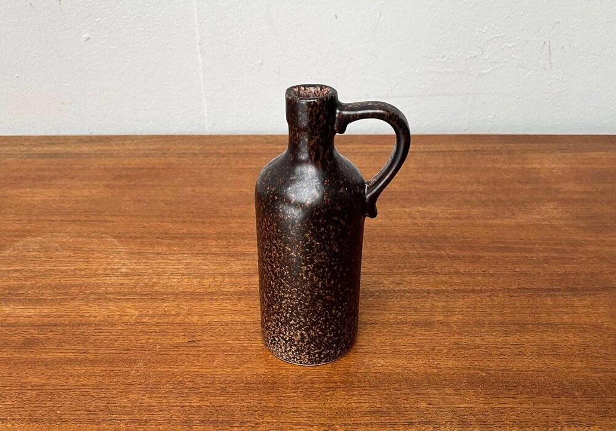 Mid-century ceramic carafe vase by Bastian le Pemp for Kemper / Quimper France, 1960s.