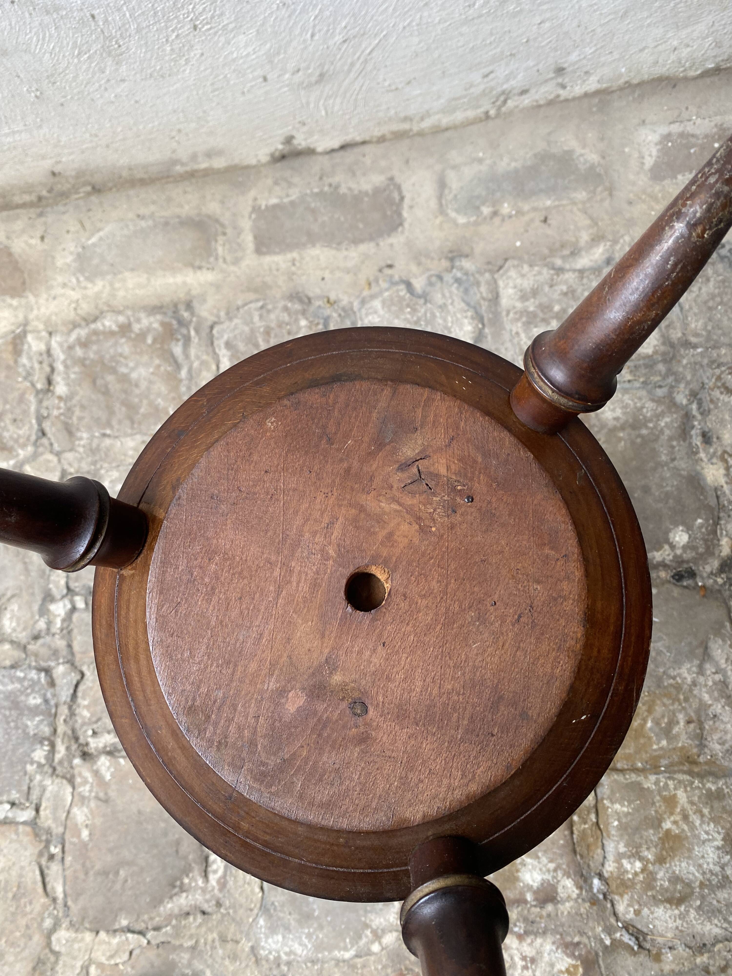 Smoking stool / table