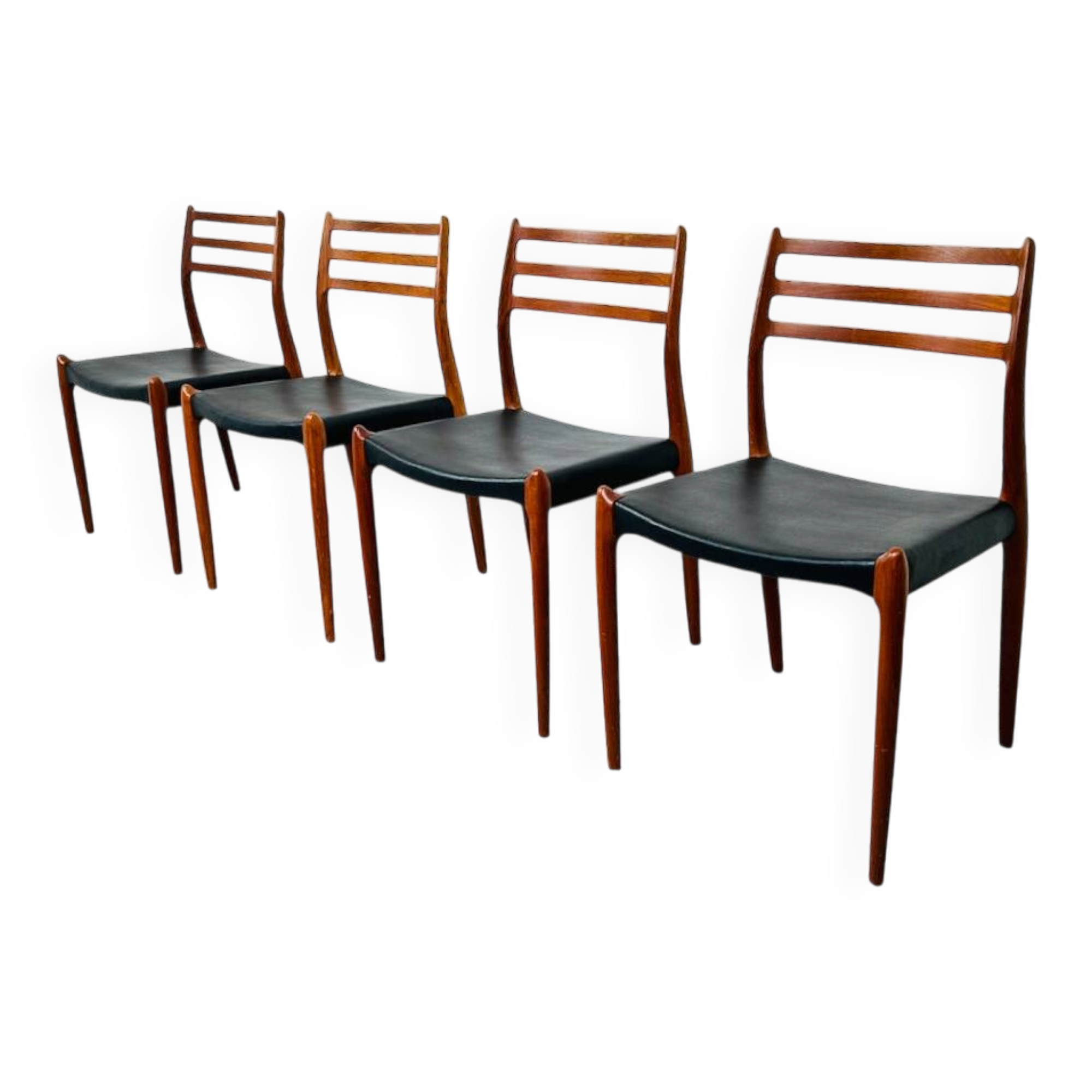 Ensemble de 4 chaises modèle 78 en teck et cuir par Niels O. Møller