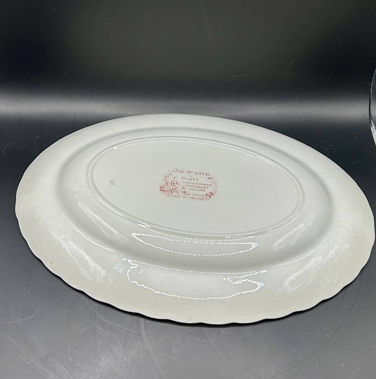 Oval dish in Myott earthenware - The Hunter