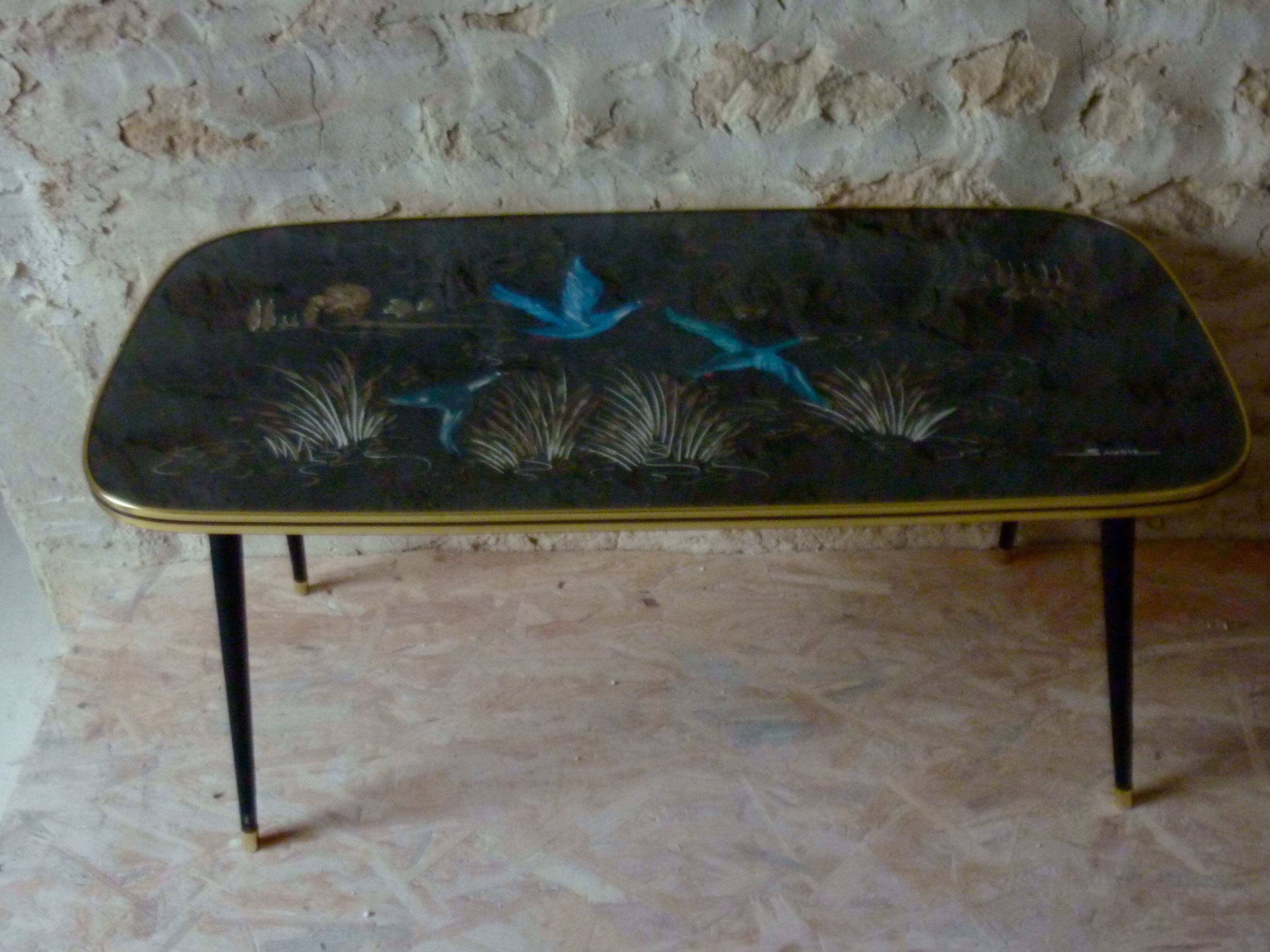 Table basse décor oiseaux bleus, années 60-70