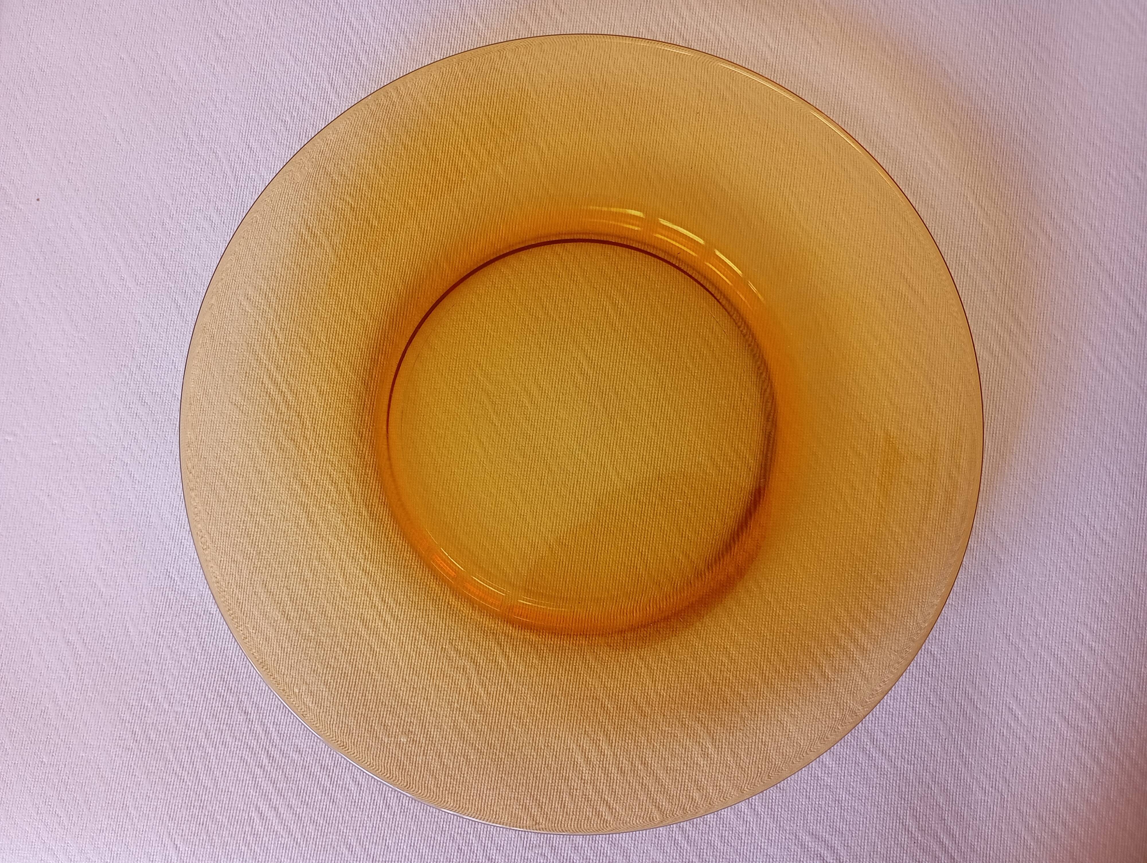 12 assiettes plates Vereco ambre