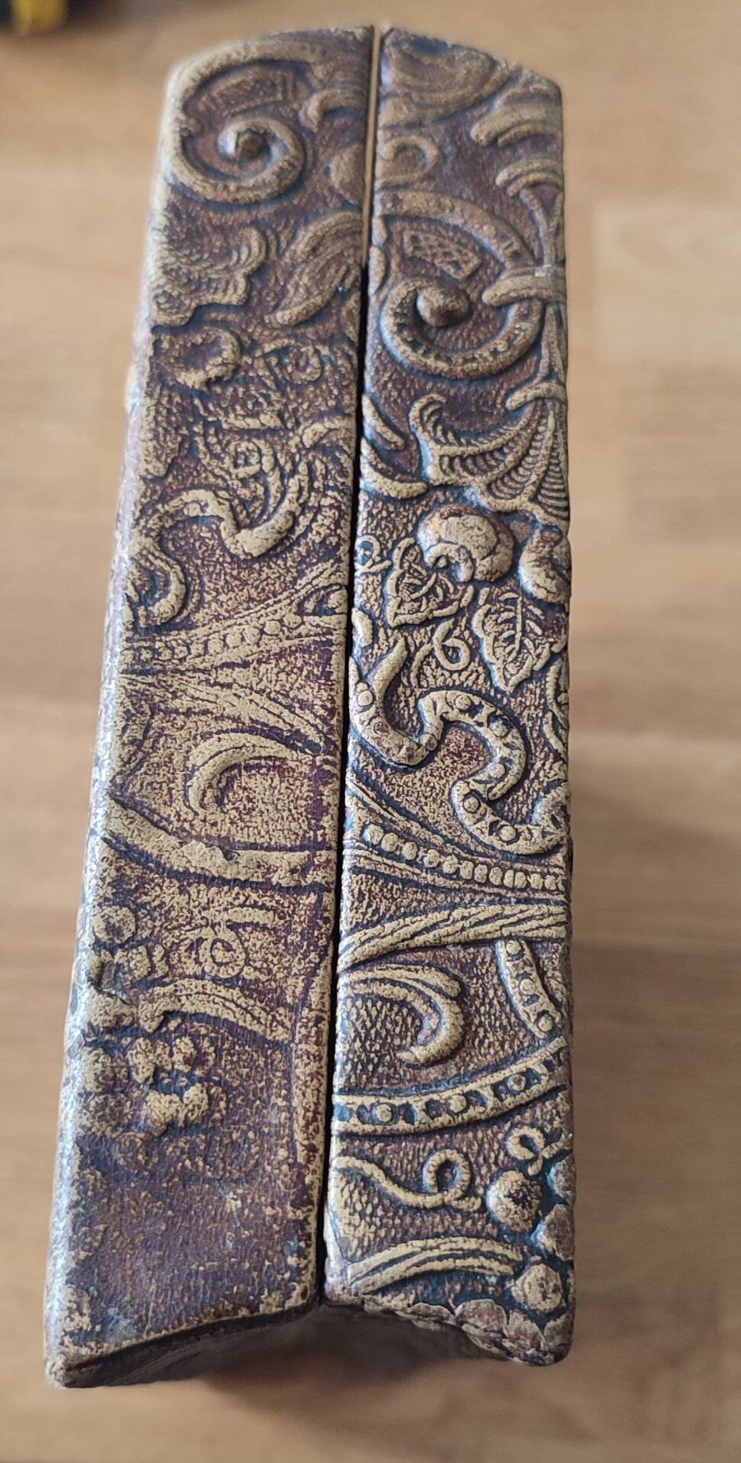 Boîte à cigares et cigarettes vintage en cuir repoussé – Thème Mythologique