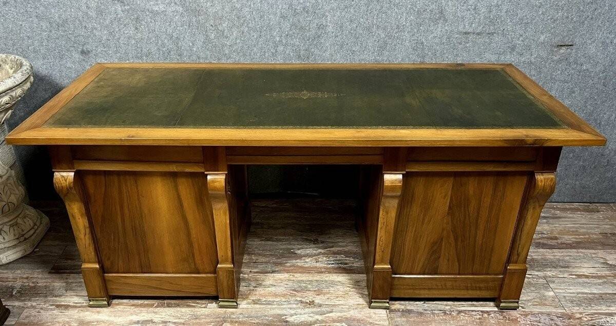 Important mid-19th century Empire Restoration bureau in walnut.