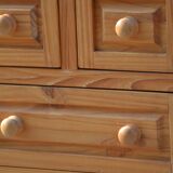 solid pine chest of drawers/chest of drawers