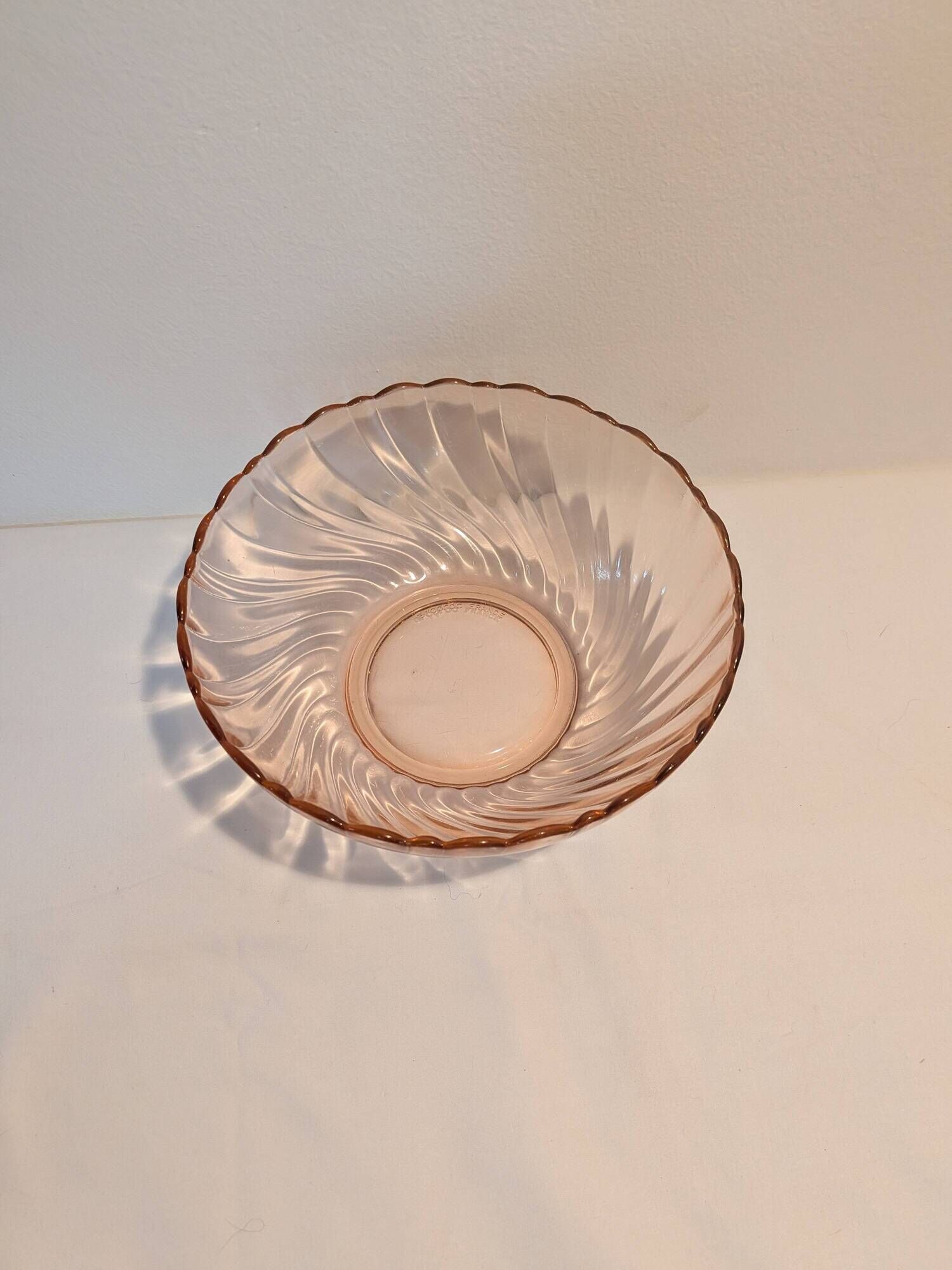 Very pretty vintage Arcoroc France bowl, model Rosaline, in powder pink glass.
