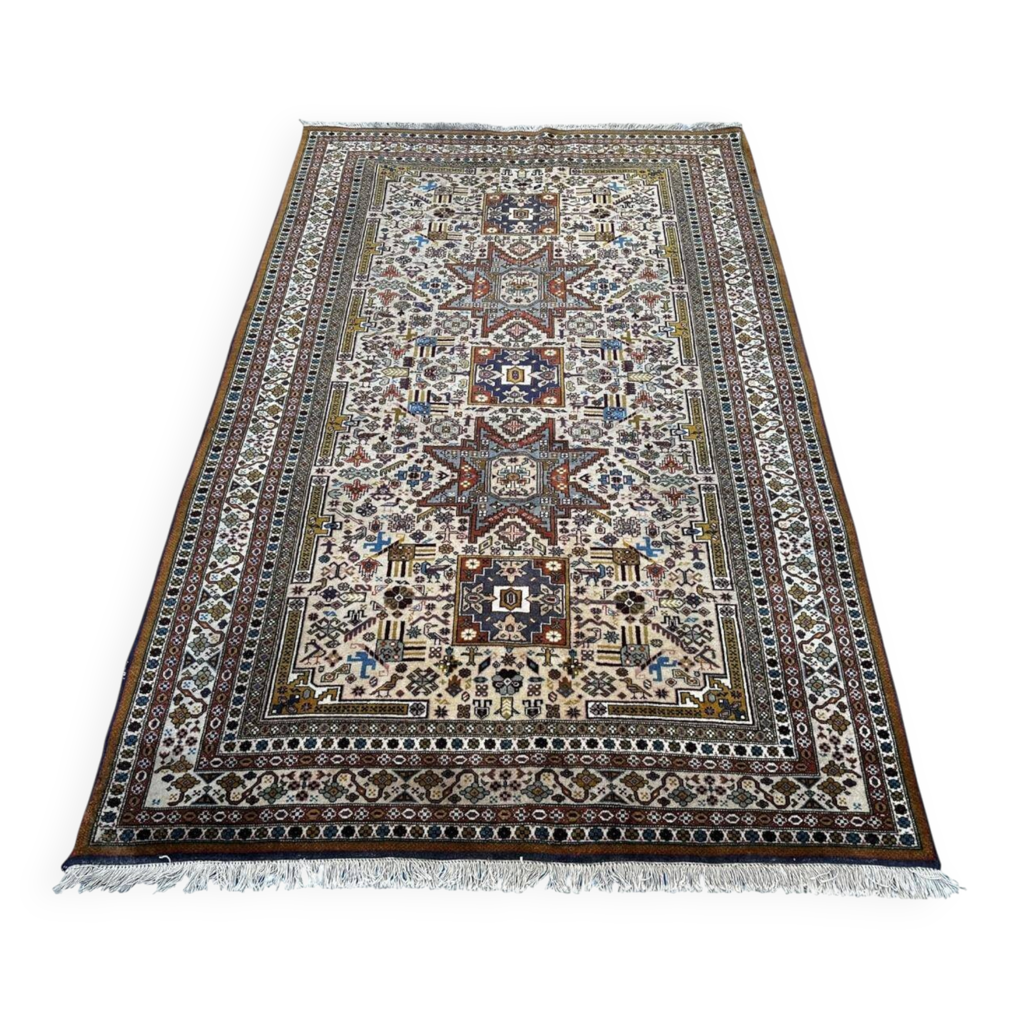 Handmade Persian carpet 270cm x 170cm
