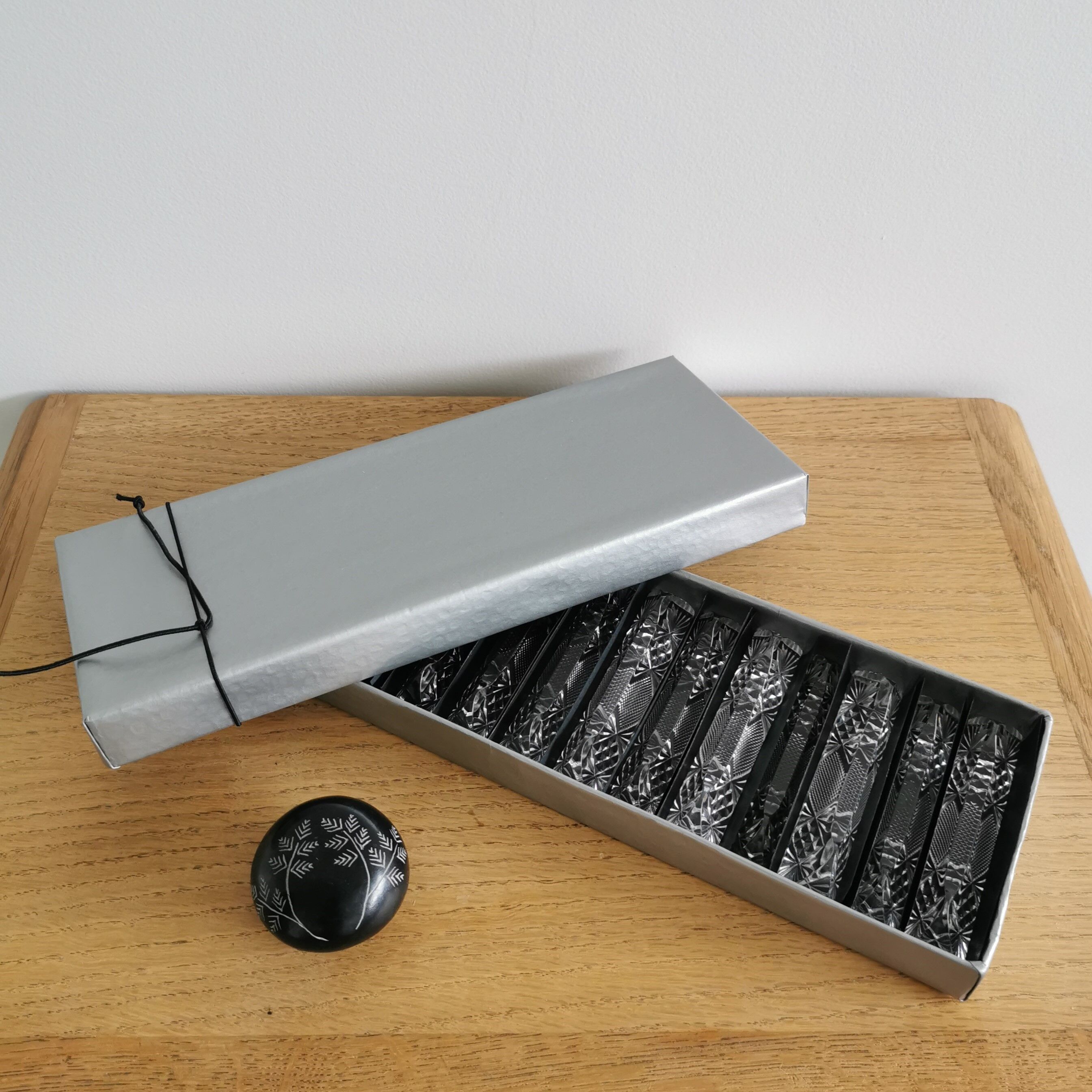 Crystal knife holders