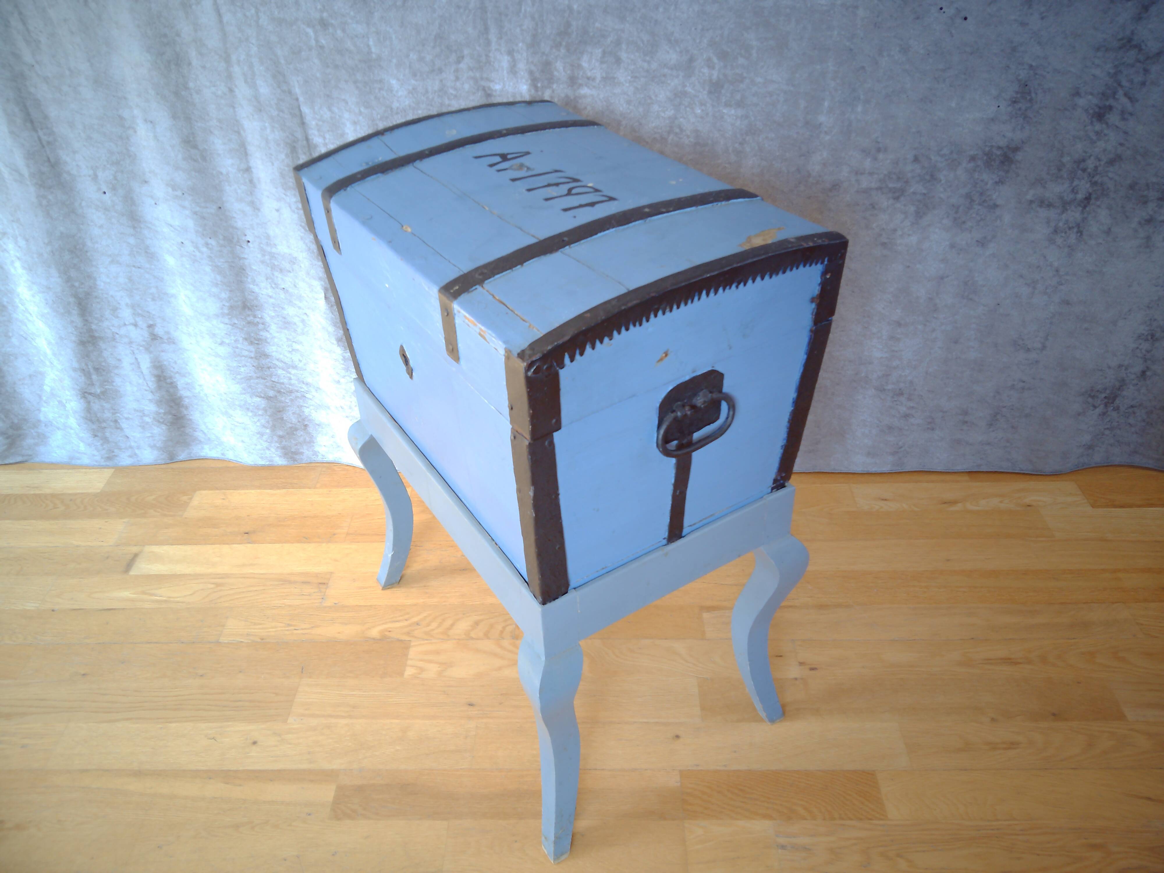 Old swedish folkart chest.