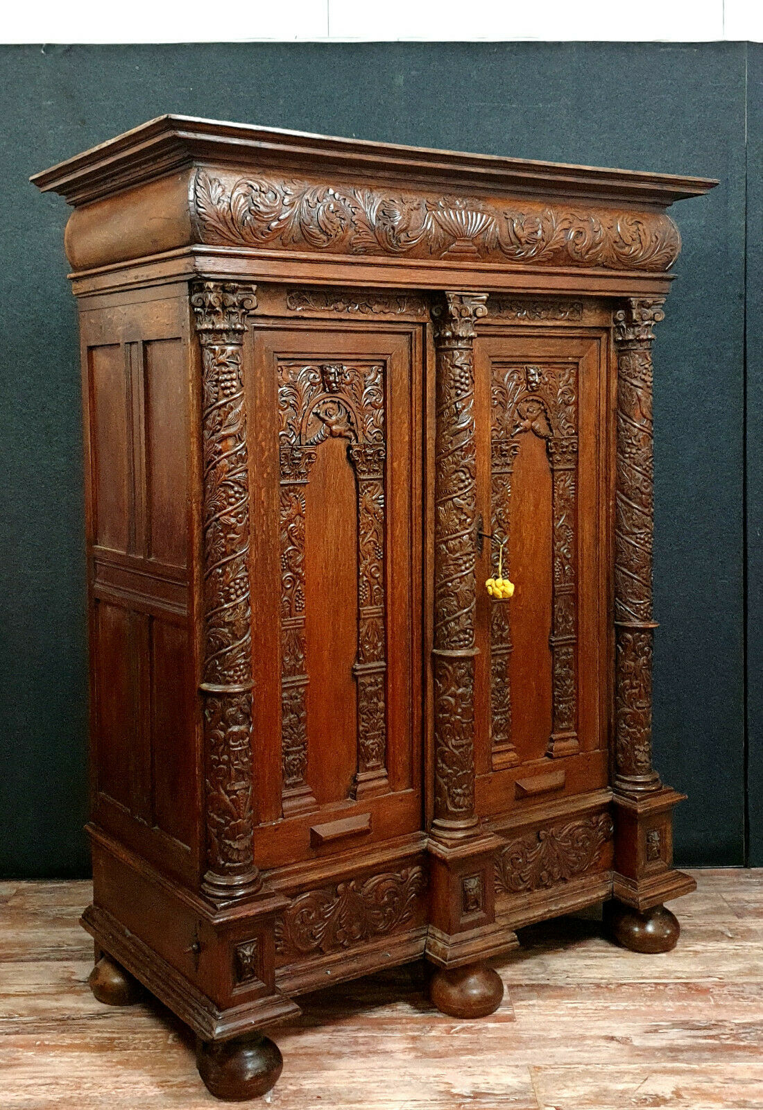 Armoire Rhénane Renaissance de la fin du XVIIe siècle en chêne Selency