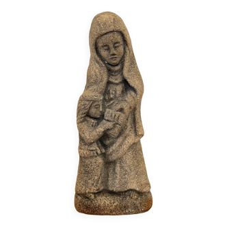 Vierge en pierre