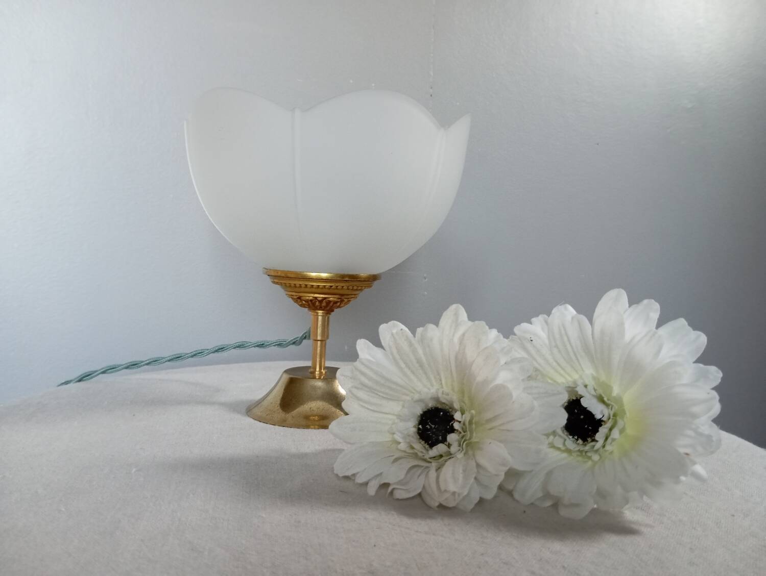 Art deco desk lamp white frosted corolla glass, gold base