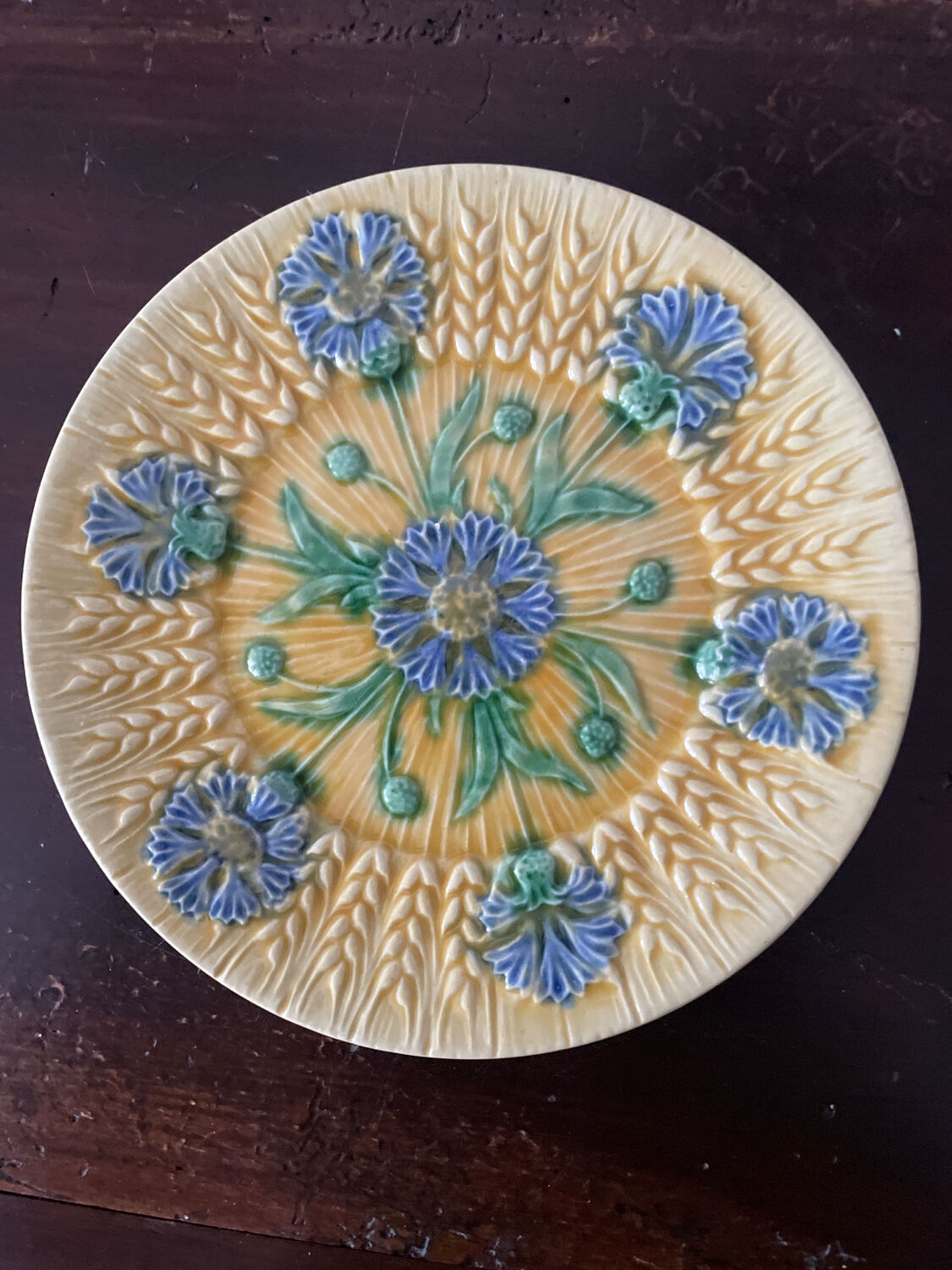 Set de 3 assiettes en barbotine années 1920