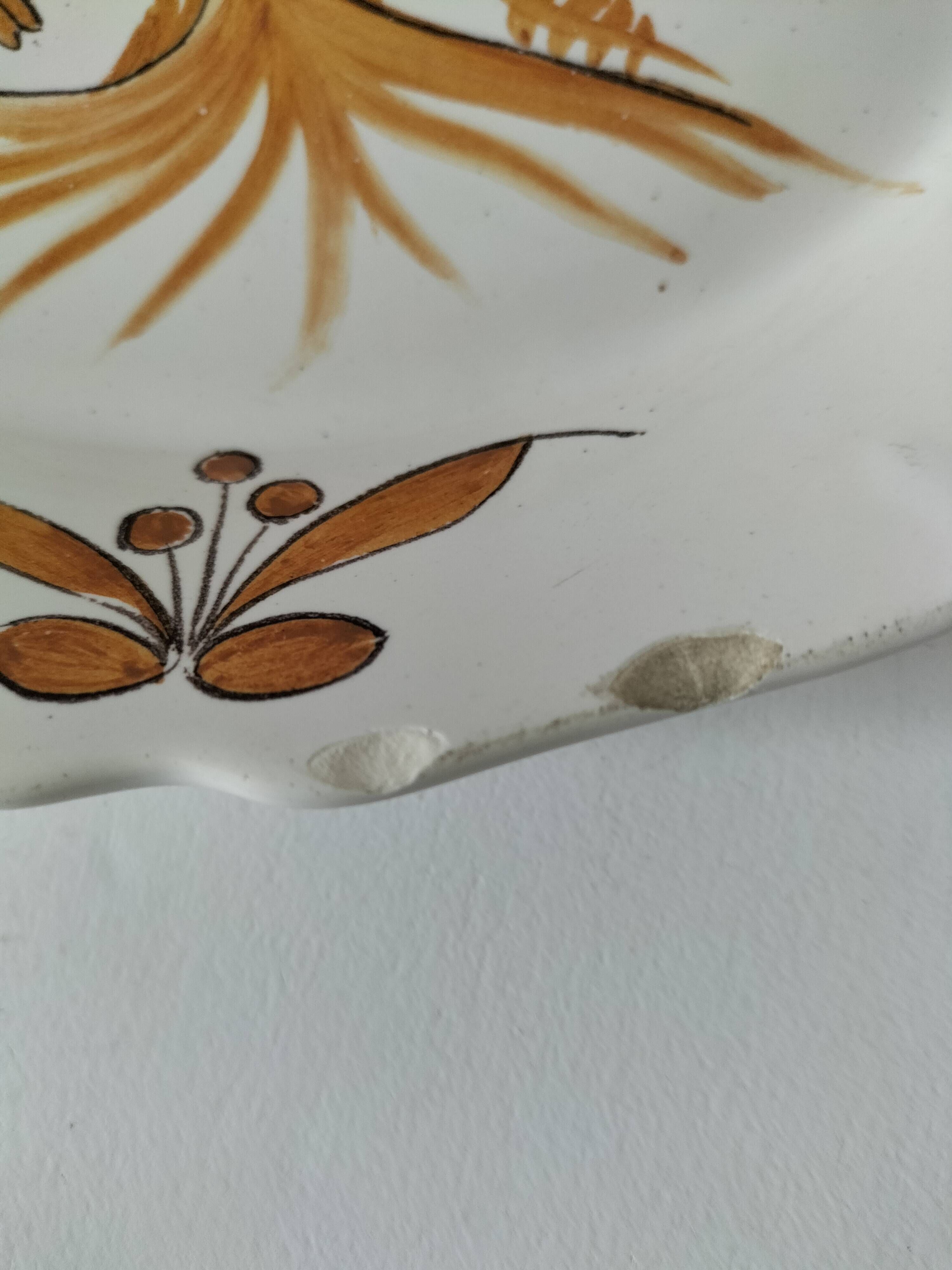 Antique Moustiers style plate, Museums of France edition