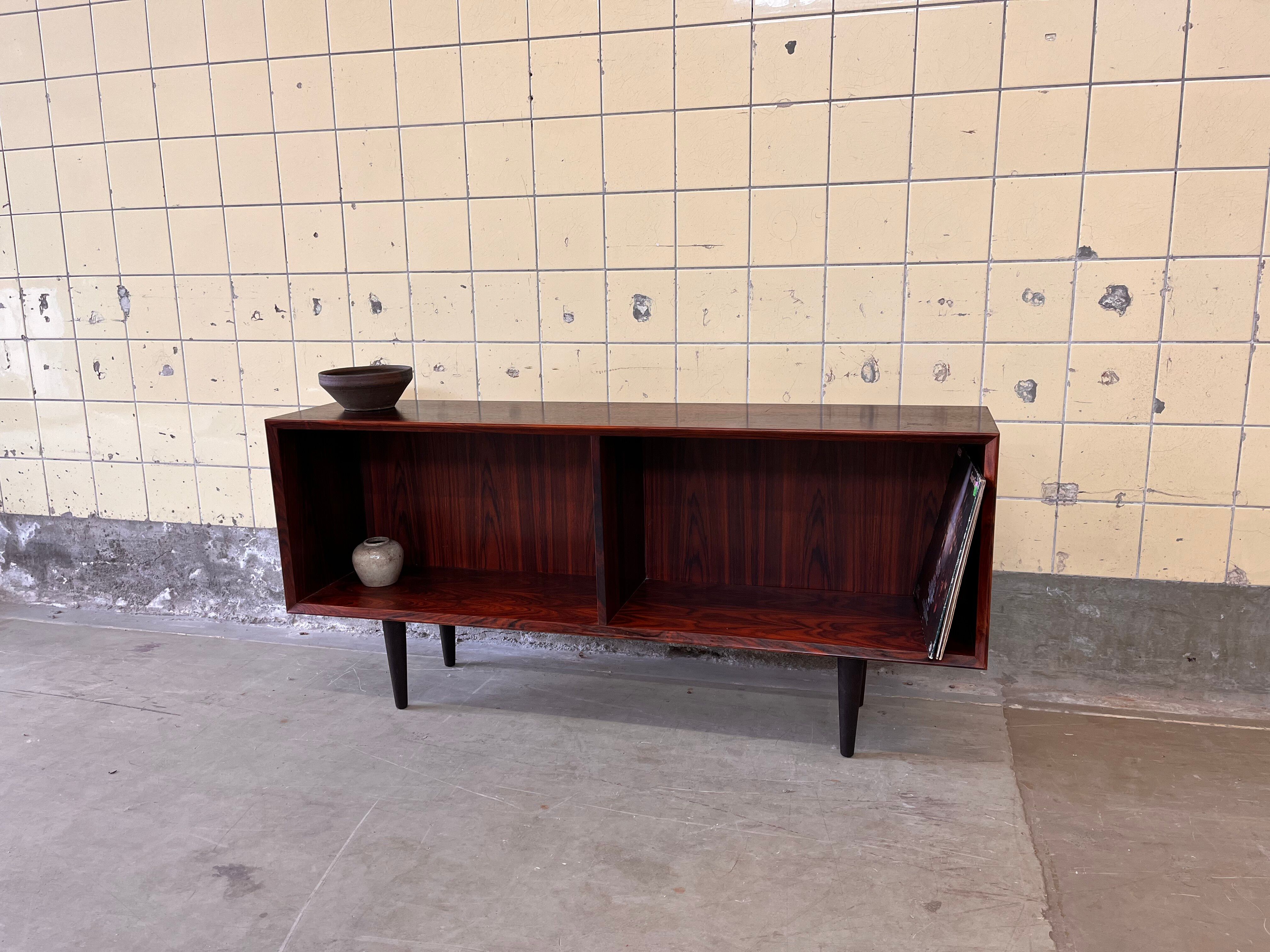 Cabinet en bois de rose par E. Brouer